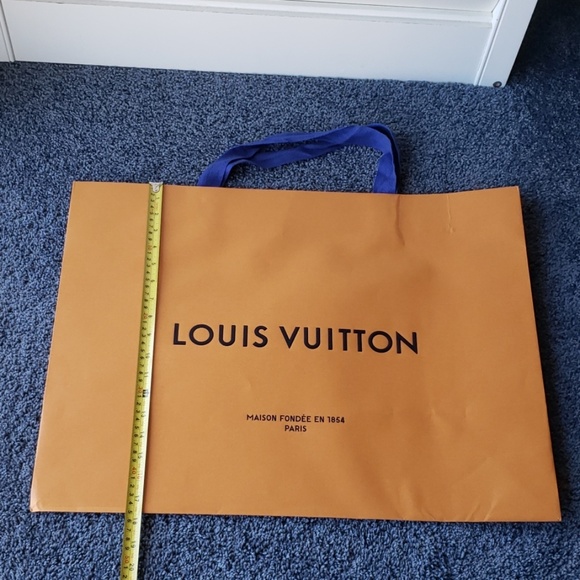 Huge GIANT Louis Vuitton Shopping Bag - Picture 2 of 5